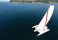 vista dall'alto trimarano a vela noleggio yacht